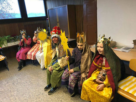 Dreikönigssingen der Sternsinger in Bad Emstal/Merxhausen